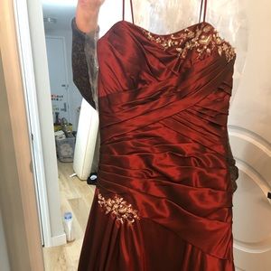 Jovani ruched formal gown size 14 burgundy